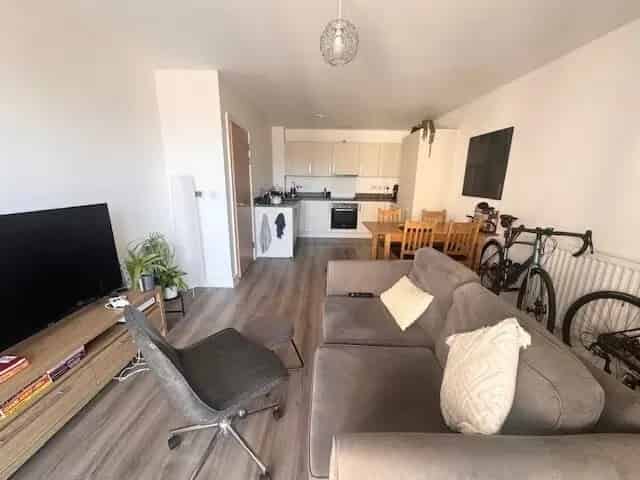 Spacious 2 Bedroom Apartment with Balcony Riverside Bath Zero Deposit