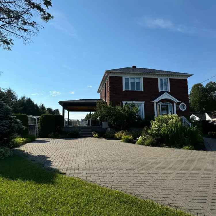 Spacious Renovated House near St-Raymond Downtown