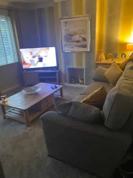 4 Bed Semi Detached House Garden Parking Amenities