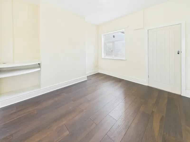 3 Bed Terrace House Freehold Off Road Parking