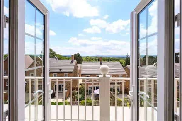 Luxury 2-Bed Apartment in Oxshott Surrey with Stunning Views