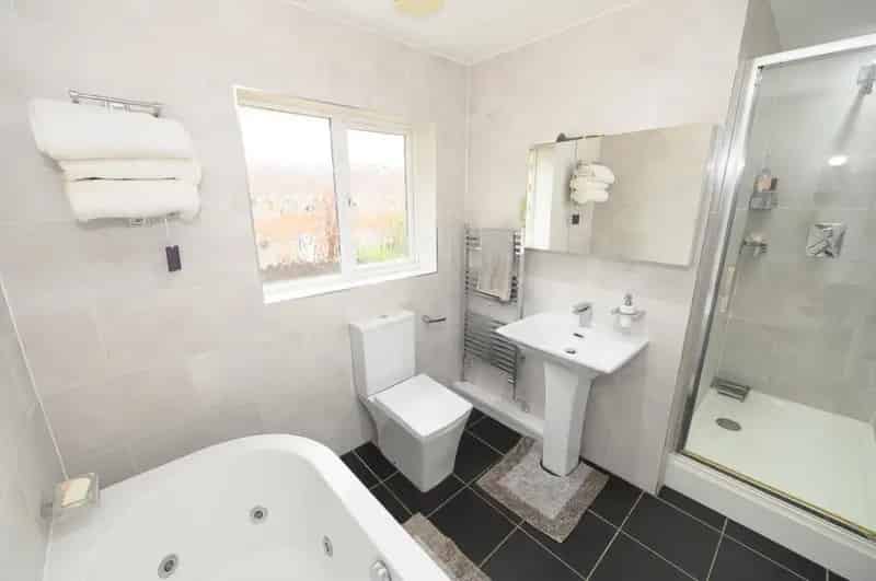 5 Bed Detached House for Sale