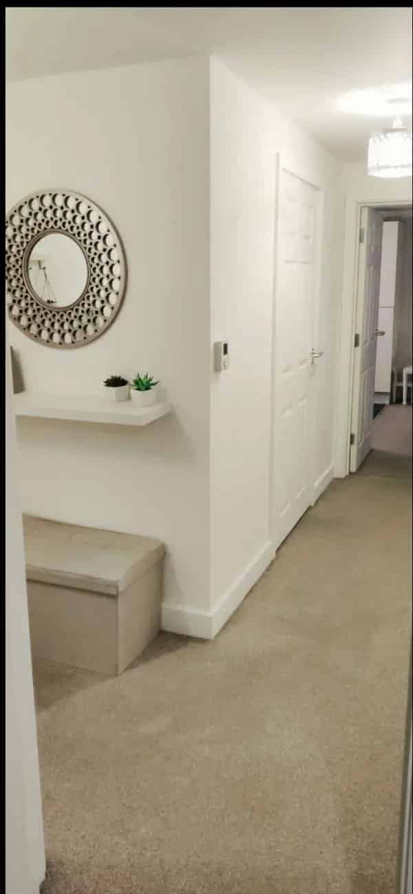 2 Bedroom Flat near Train Station and Amenities