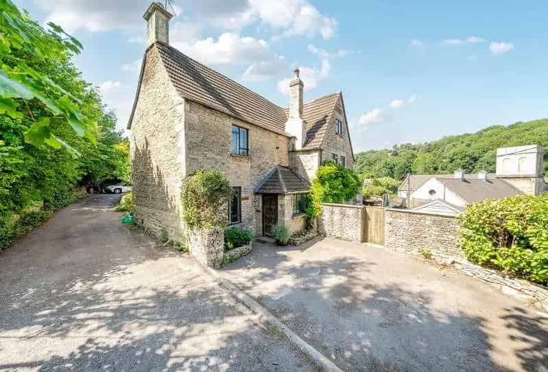 4 Bed House for Sale Brimscombe Character Property