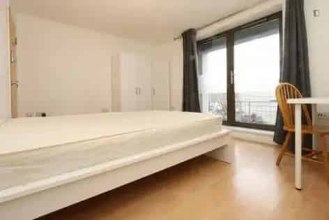 3 Room Flat 49 m² London 3-24 Month Rental