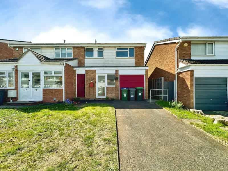 3 Bed Semi-Detached House - Modernisation Needed