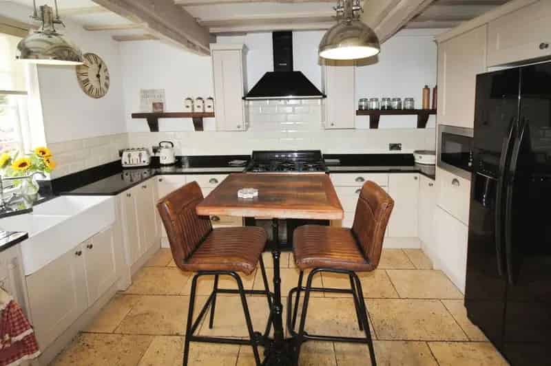 3 Bedroom Grade II Listed Cottage Old Yardley B33