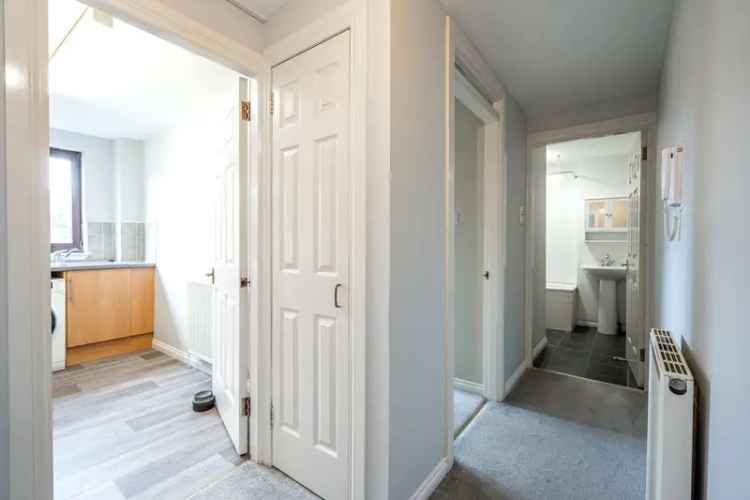 Riverside Stirling Ground Floor Flat - Modern & Convenient