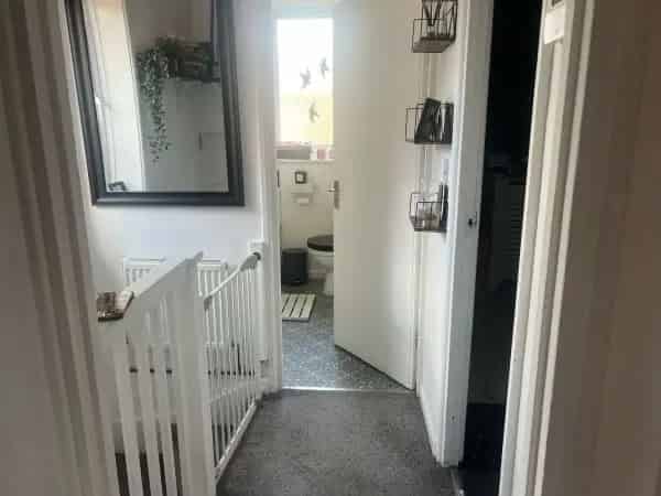 One Bedroom Flat Near Shops and Transport