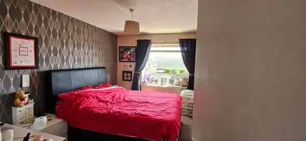 Large 2 Bed Flat First Floor Parking Available