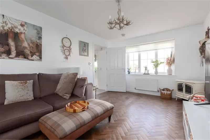 3 Bed Detached House 2 Reception Rooms South Facing Garden