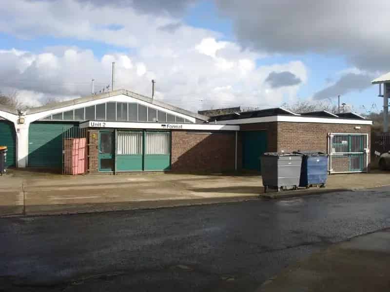 Industrial Unit: 3066 sq ft, Secure Yard, Loading Bay