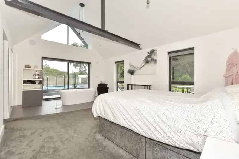 5 Bedroom Detached Bungalow for Sale