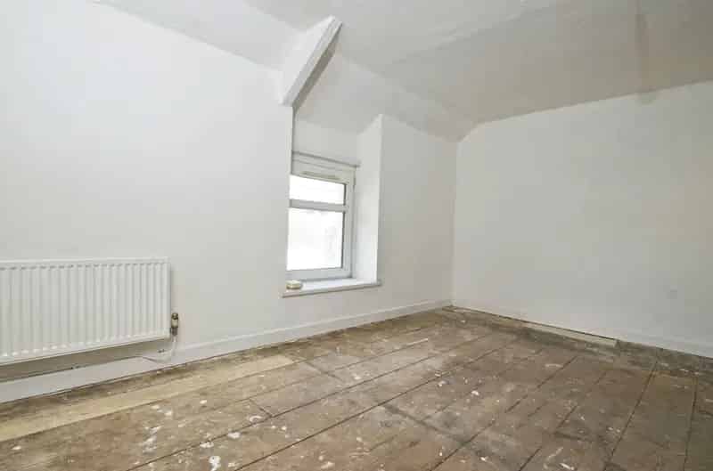 2 Bedroom Detached House Near Amenities and Schools