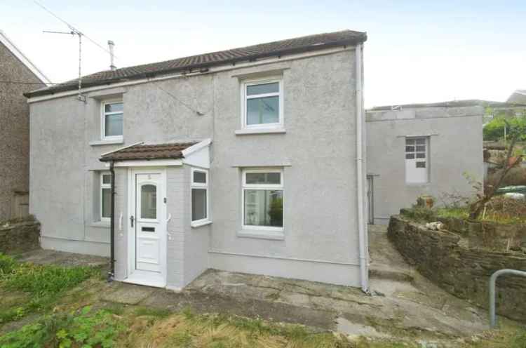 2 Bedroom Detached House Near Amenities and Schools