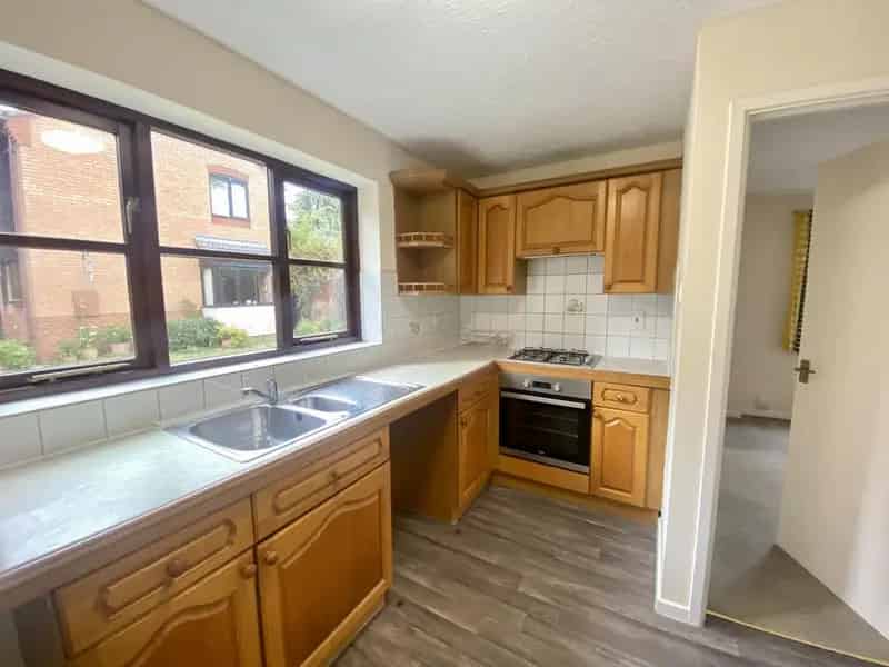 4 Bedroom Semi-Detached House to Rent