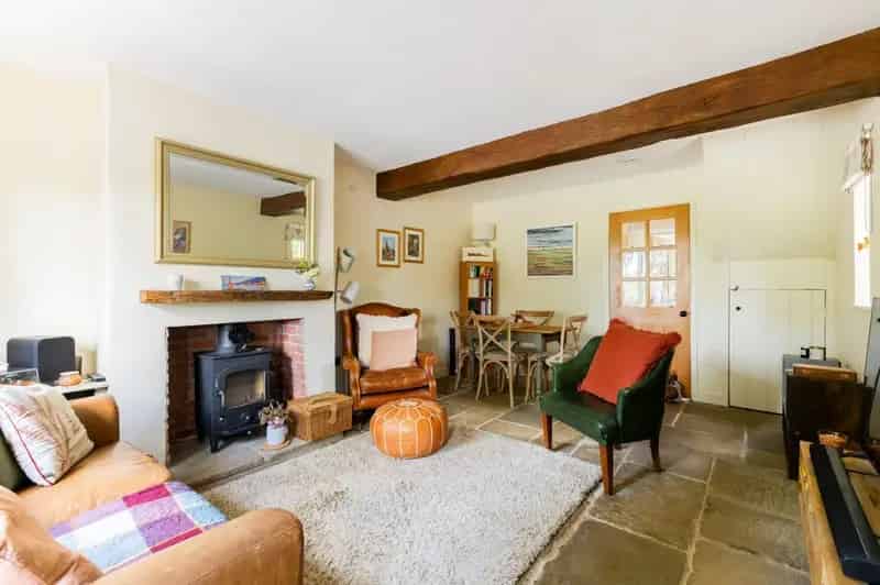 2 Bedroom Semi-Detached Cottage for Sale
