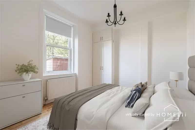 1 Bed Flat - Maindoor with 1 Reception Room