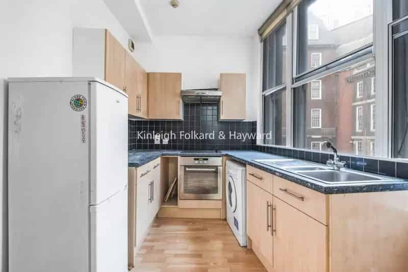 One Double Bedroom Apartment Near Trafalgar Square