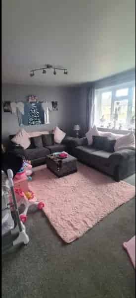 2 Bed Flat Near Kingston - New Kitchen