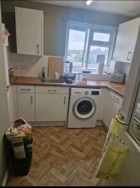 Flat For Rent in Elmbridge, England