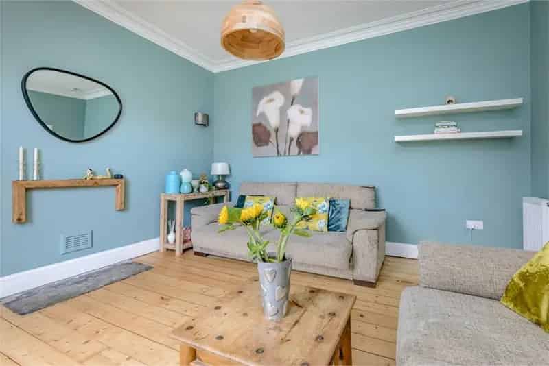 2 Bed Flat Stockbridge Edinburgh Modern Kitchen and Garden