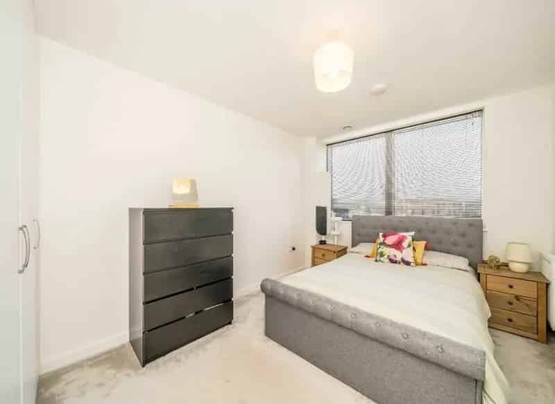 2 Bed 2 Bath Penthouse Apartment Brentford