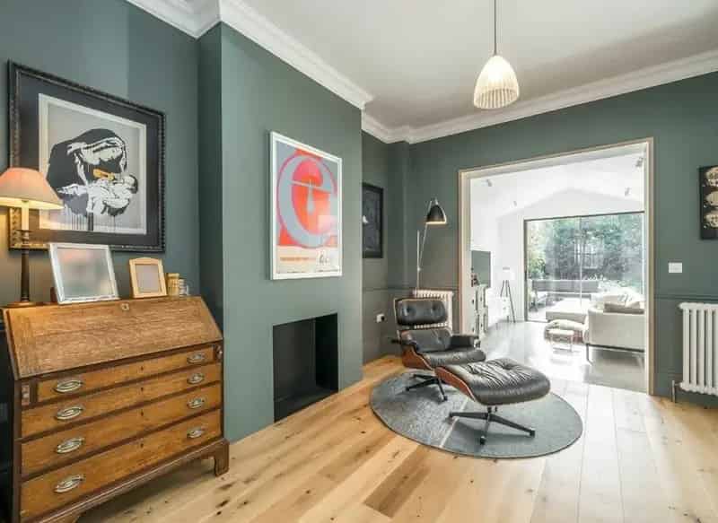 5 Bedroom Family Home 2500 Sqft South Facing Garden