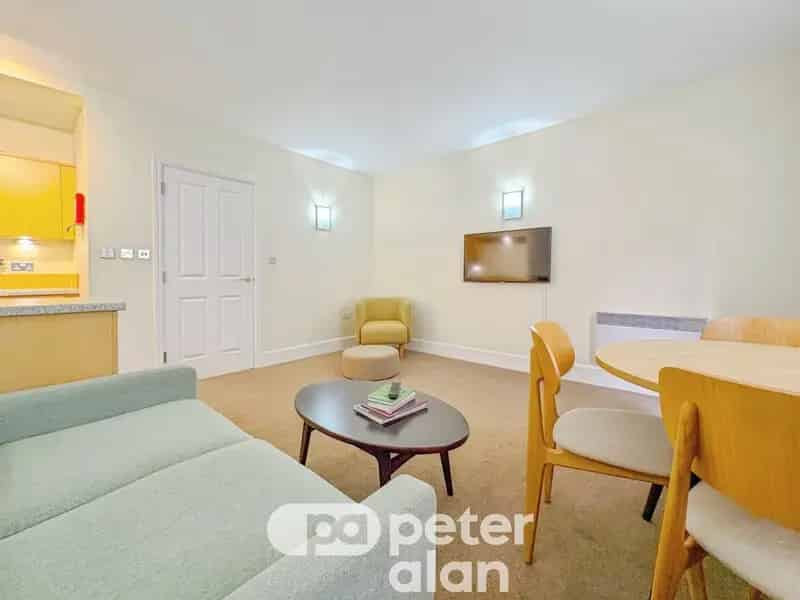 1 Bedroom Apartment Cathedral Road Pontcanna Available Now