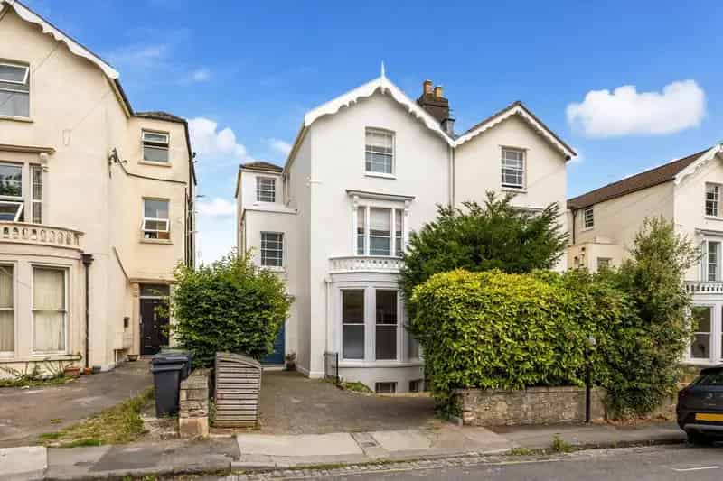 5 Bedroom Semi Detached House For Sale