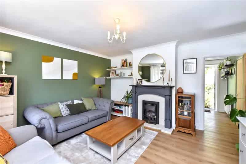 3 Bed Semi-Detached Home with Garden and Off-Street Parking