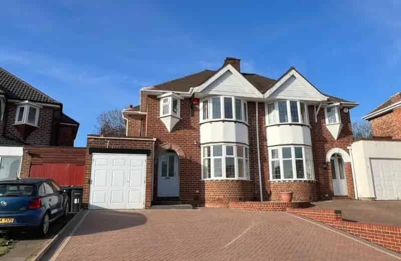3 Bedroom Semi-Detached House for Rent