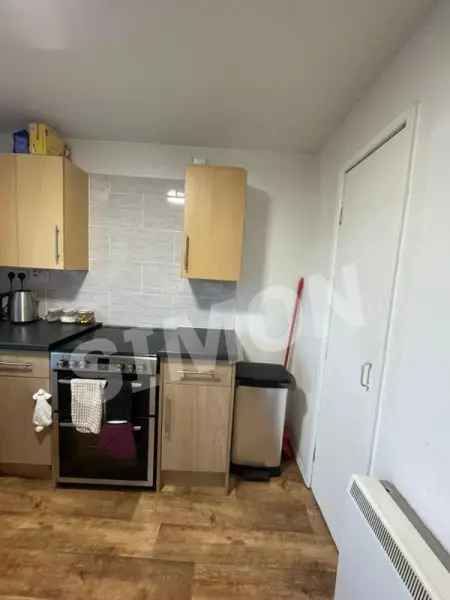 Flat For Rent in Crewe, England