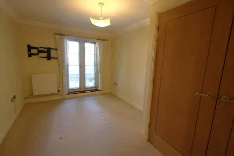 2 Bedroom Ground Floor Apartment with Terrace and Parking