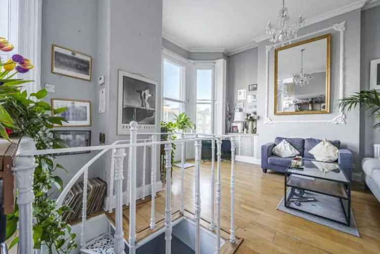 Flat For Sale in London, England