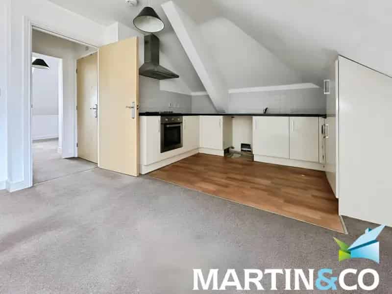 2 Bedroom Flat To Rent