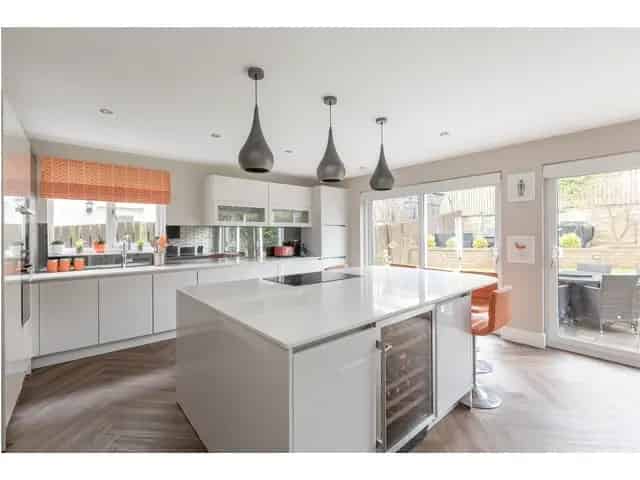 7 Bedroom Detached House for Sale