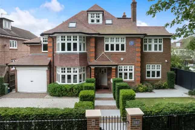 Six Bedroom Detached House in East Sheen