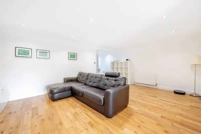 One Double Bedroom Flat West Hampstead Large South Facing Garden