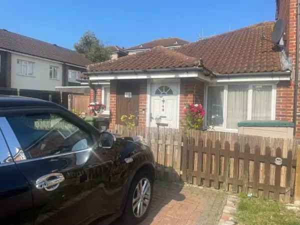 Bungalow For Rent in Basildon, England