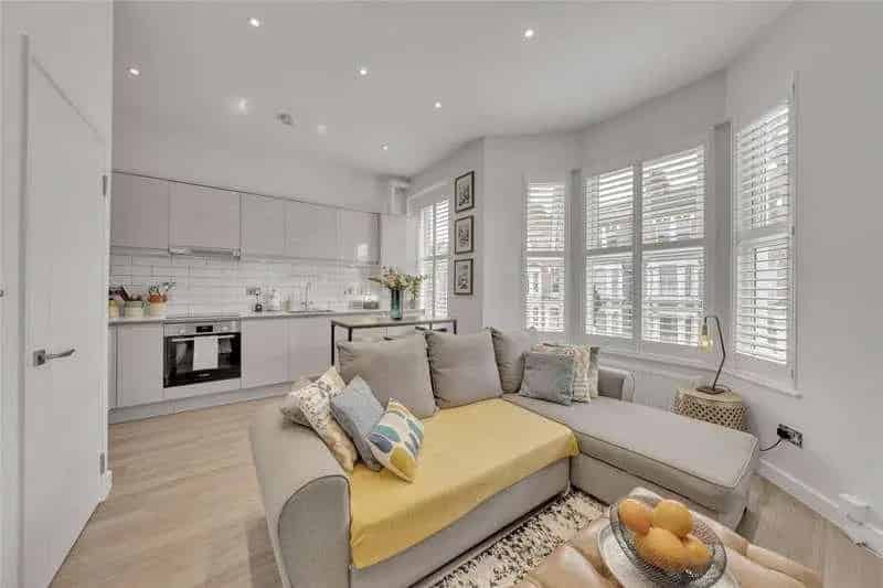 2 Bed Flat for Sale near Queens Park