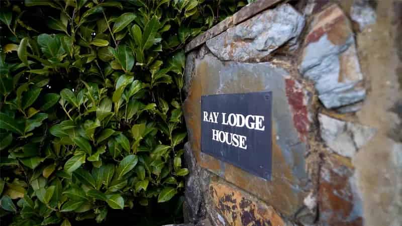 7 Bedroom Grade II Listed House Lingfield