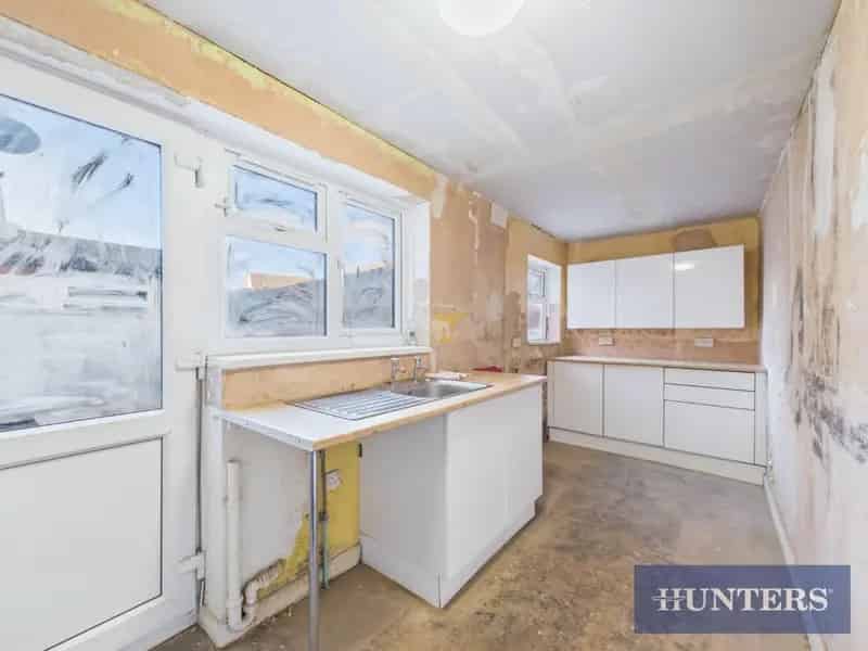 3 Bedroom House For Sale - 844 SQ FT - Modern Auction
