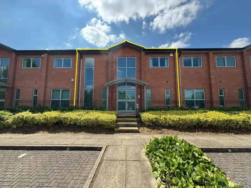 Modern Mid-Terraced Office Building with 9 Parking Spaces