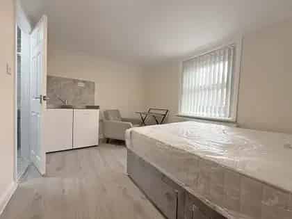 1 Room Flat 33m2 London All Bills Included En-suite