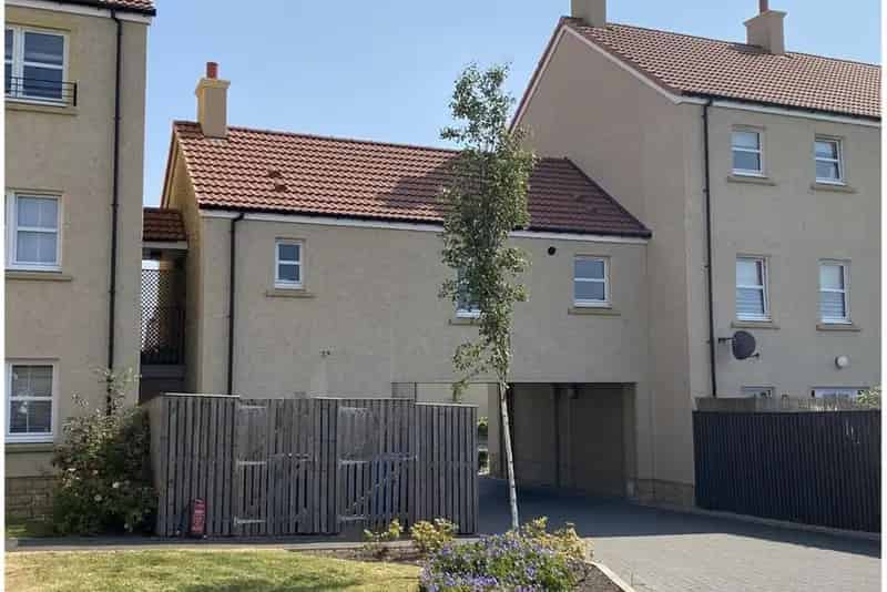 1 Bed Flat Maisonette Near Edinburgh and Glasgow