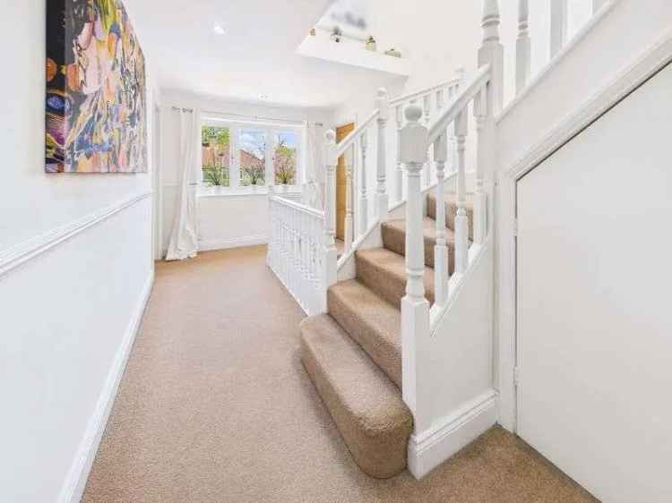 6 Bed Detached House For Sale - Large Family Home