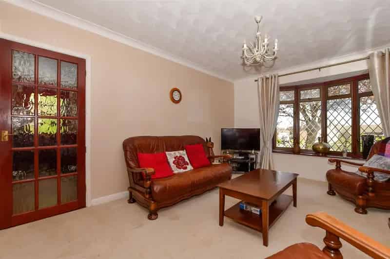 4 Bedroom Chalet Bungalow for Sale in Allington
