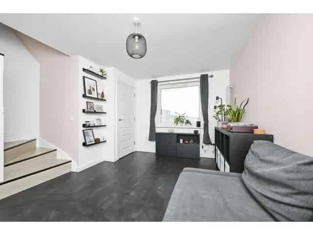 2 Bedroom Mid Terraced House for Sale