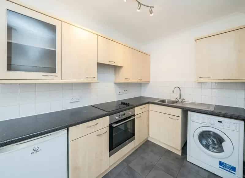 Twickenham Town Centre Apartment - First Floor - Long Lease